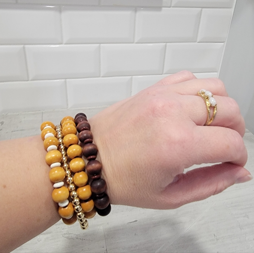 NWT Joe Fresh Beaded Bracelet Set Wooden Stackable Heart Charm Stretchy Boho - Picture 13 of 14